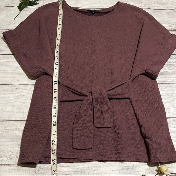 EXPRESS Textured Tie Waist Rolled Sleeve Tee in Thornberry - Picture 11 of 12